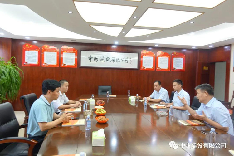 長垣市委常委、常務(wù)副市長劉文君到中州建設(shè)有限公司調(diào)研指導(dǎo)工作