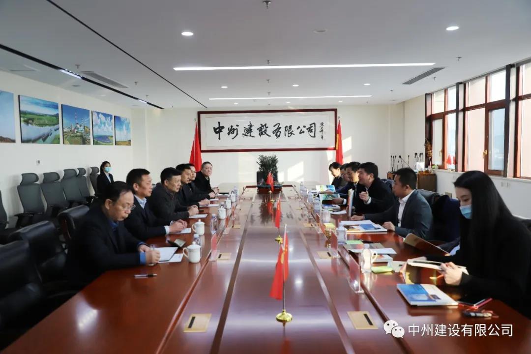 大唐河南清潔能源有限責(zé)任公司總經(jīng)理王永民、金風(fēng)科技集團(tuán)國內(nèi)營銷中心副總經(jīng)理韓明剛一行到我司參觀考察
